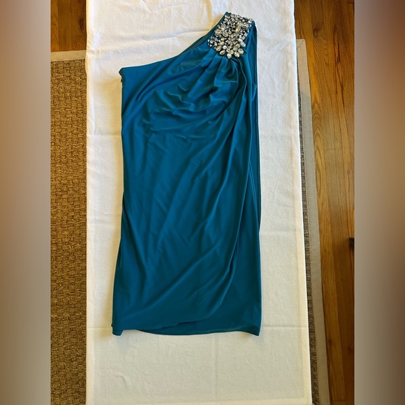 Size 2 cocktail dress. Very comfortable! - Picture 1 of 3